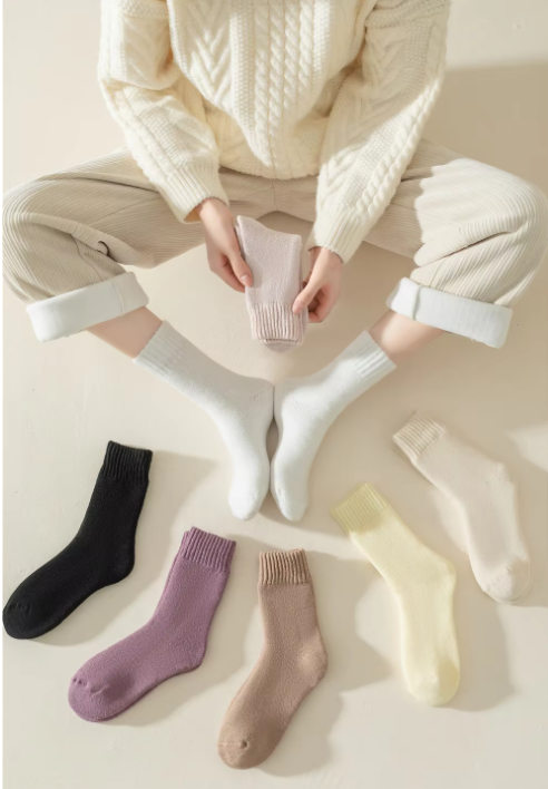 Cozy Winter Essentials: 3 Pairs of Women's Wool Socks – Plush, Warm, and Ultra-Soft