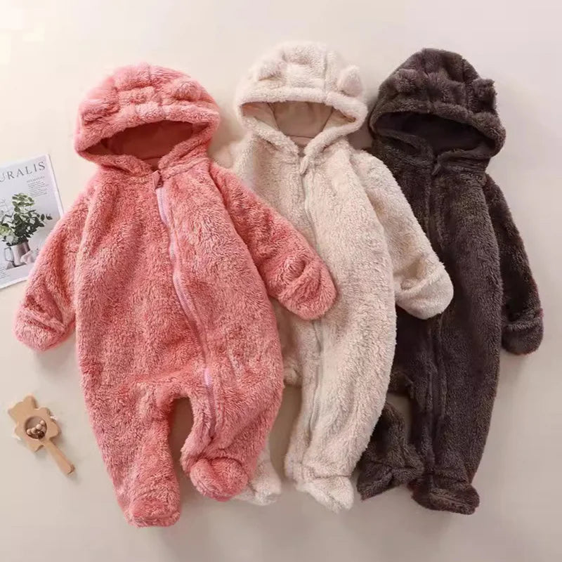 CozyCuddle - Kuscheliger Onesie mit Kapuze für Neugeborene