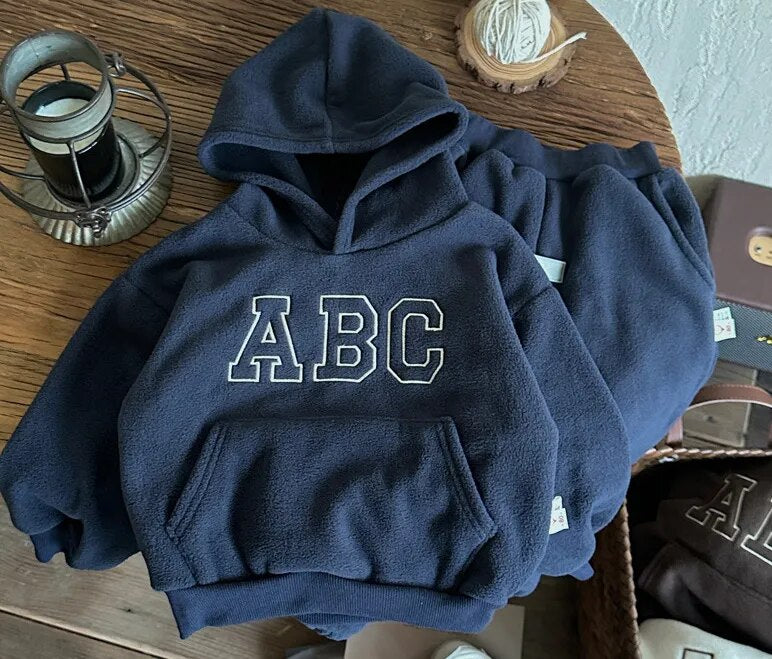 Mit Fell gefütterter ABC-Hoodie für Kinder