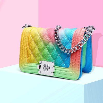 Cross-Body-Handtasche in Regenbogenfarben