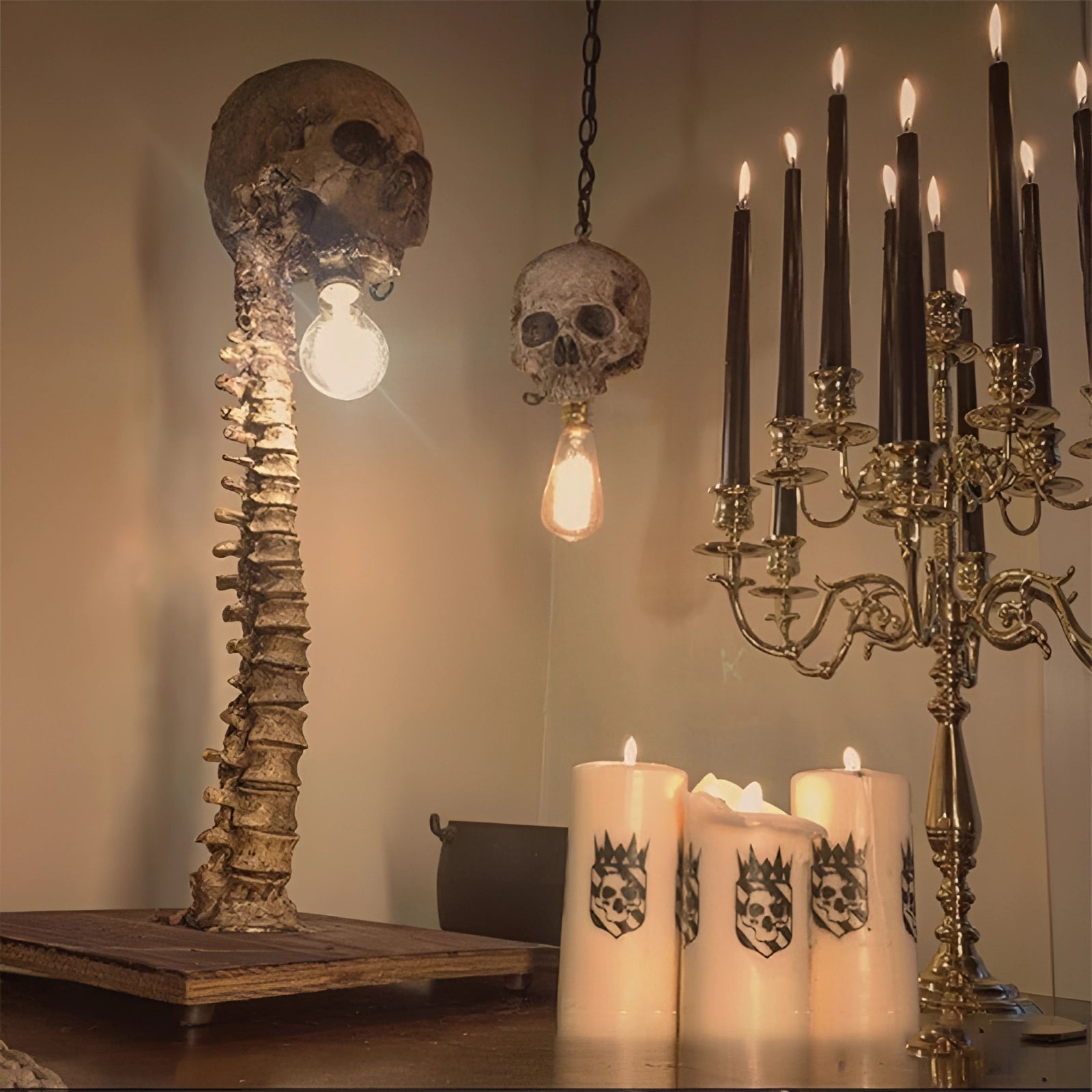 Luz de Calavera Gótica: Lámpara de Columna Esquelética para Decoración de Hogar Escalofriante