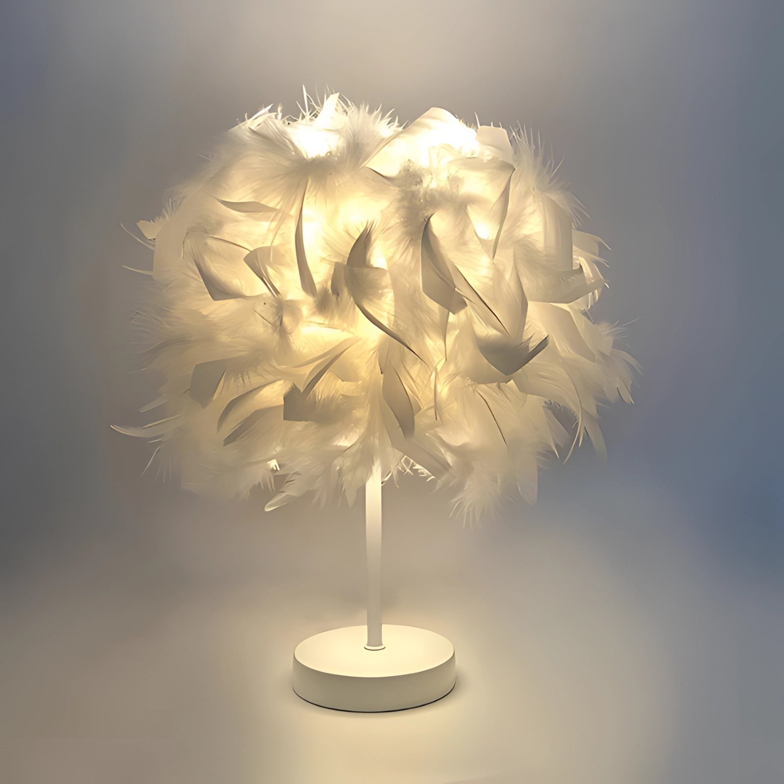 Lámpara de Mesa de Plumas Lujosa - Luz Suave Decorativa Moderna