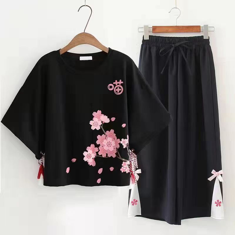 Zweiteiliges Set mit T-Shirt und Hose mit Kawaii-Sakura-Print und Quasten