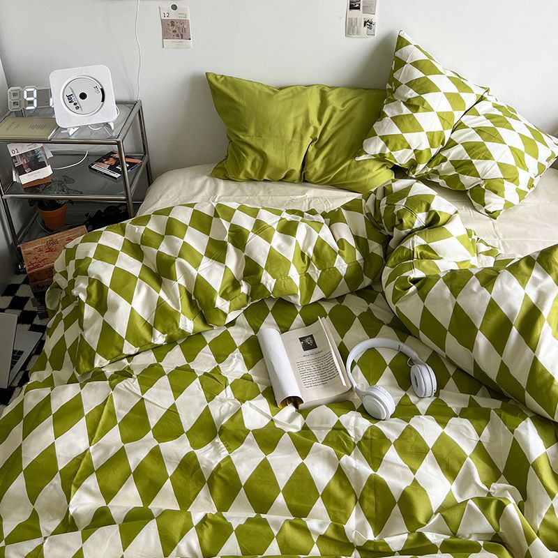 Abstract Chequerboard Single Bedding Set – Modern Geometric Design for Cozy Nights