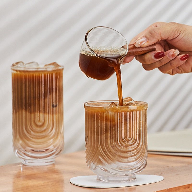 American Ice Latte Kaffeetasse aus Glas – Schickes Kawaii-Wellendesign für stilvolle Getränkeliebhaber