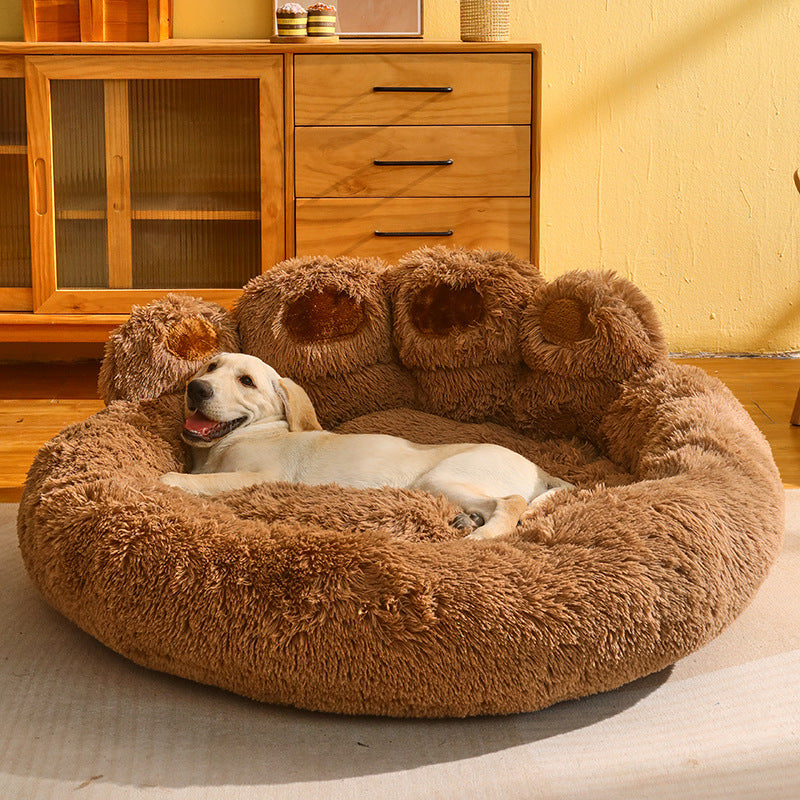 Bear Paw Haven: cuccia in peluche a forma di zampa