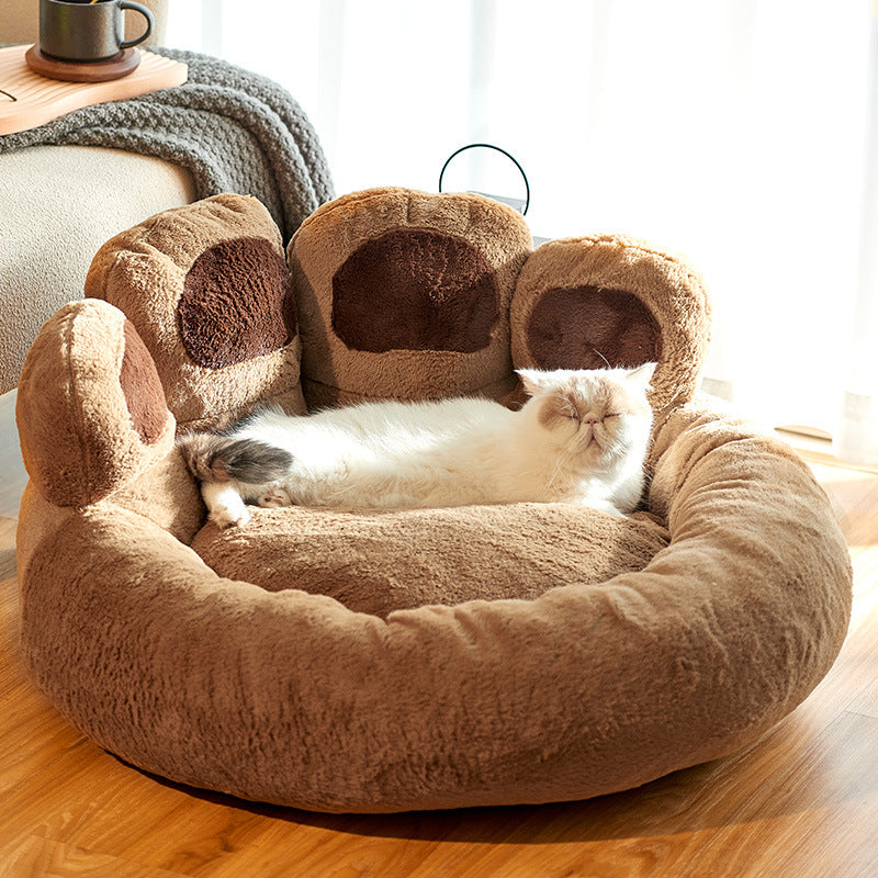 Bear Paw Haven: cuccia in peluche a forma di zampa