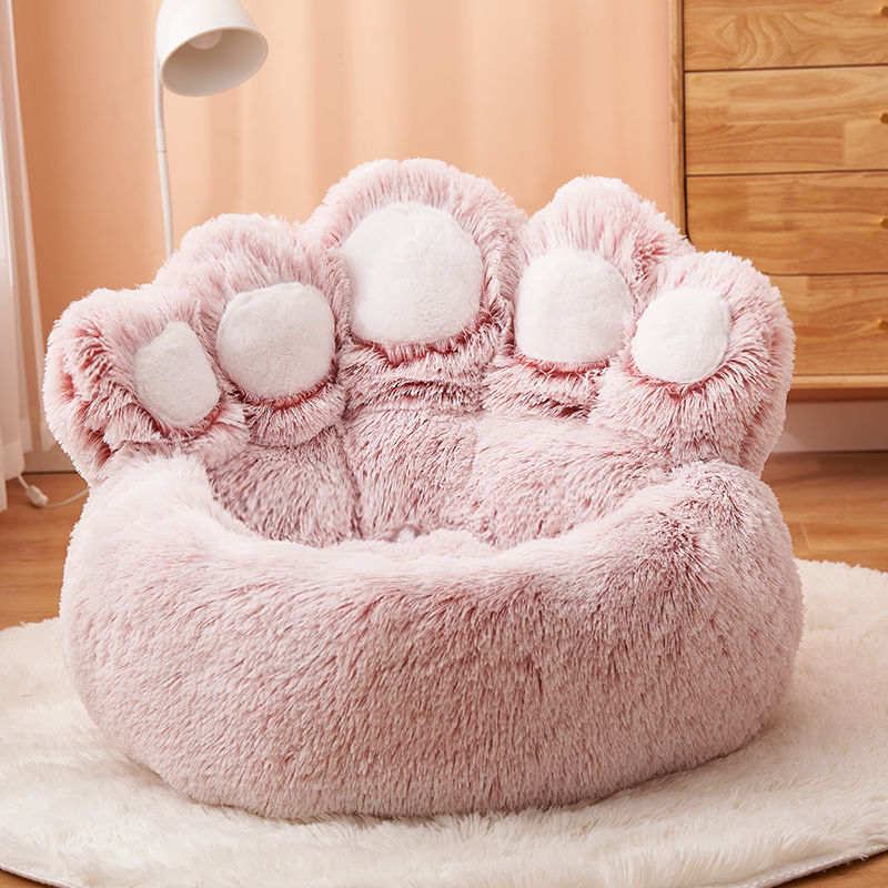 Bear Paw Haven: cuccia in peluche a forma di zampa