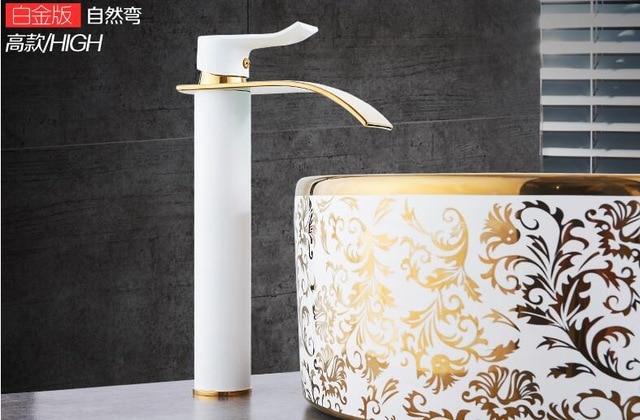 Rubinetto per bagno di lusso a cascata in ottone dorato e bianco - Rubinetto per lavabo con maniglia singola montato su piattaforma contemporanea