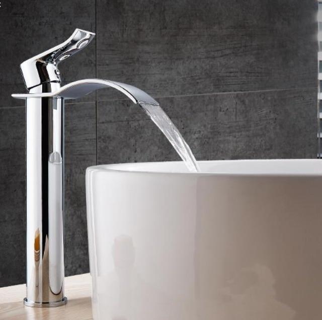 Rubinetto per bagno di lusso a cascata in ottone dorato e bianco - Rubinetto per lavabo con maniglia singola montato su piattaforma contemporanea