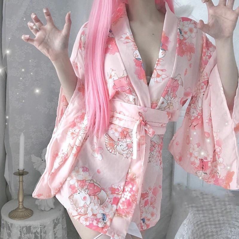 Kimono con fiori di ciliegio