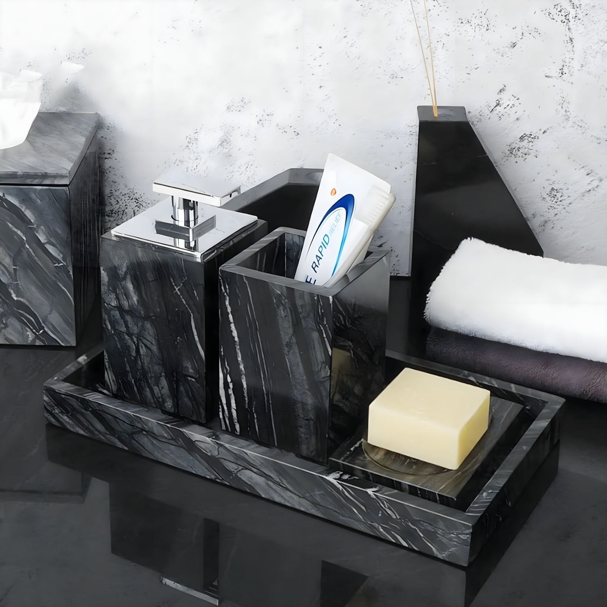 Collezione di accessori per il bagno in marmo Claude