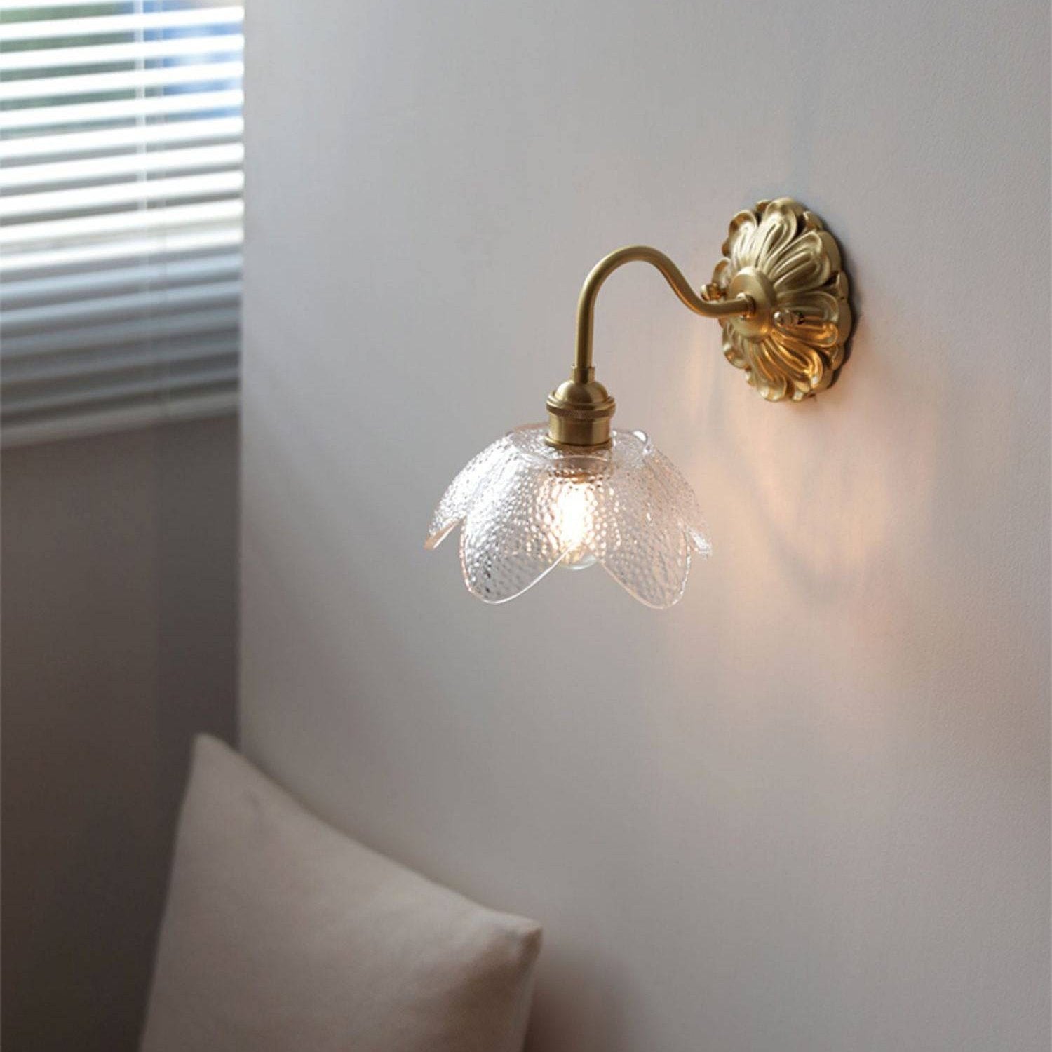 ÉléganceCourbée - Wall Lamp in Brass and Glass