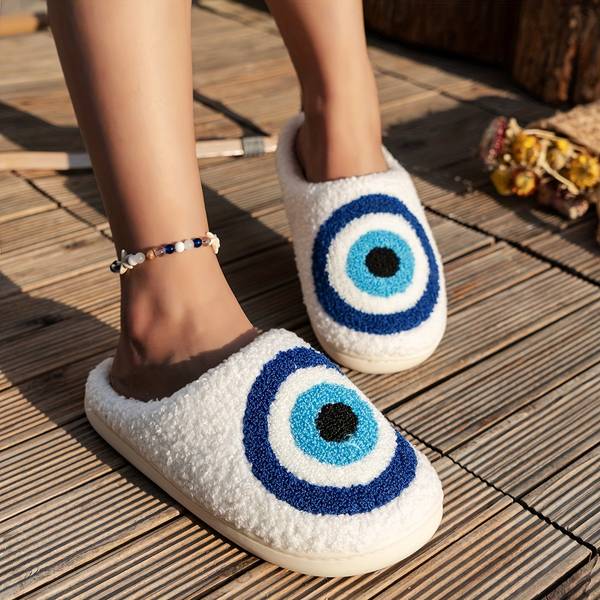 Pantuflas de peluche con forma de mal de ojo