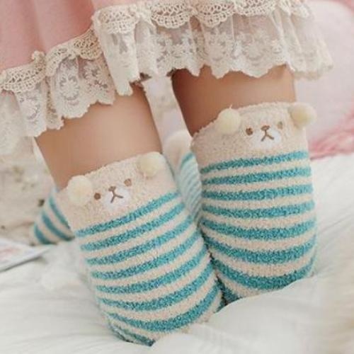 Flauschige Oberschenkelhohe Socken (15+ Stile)