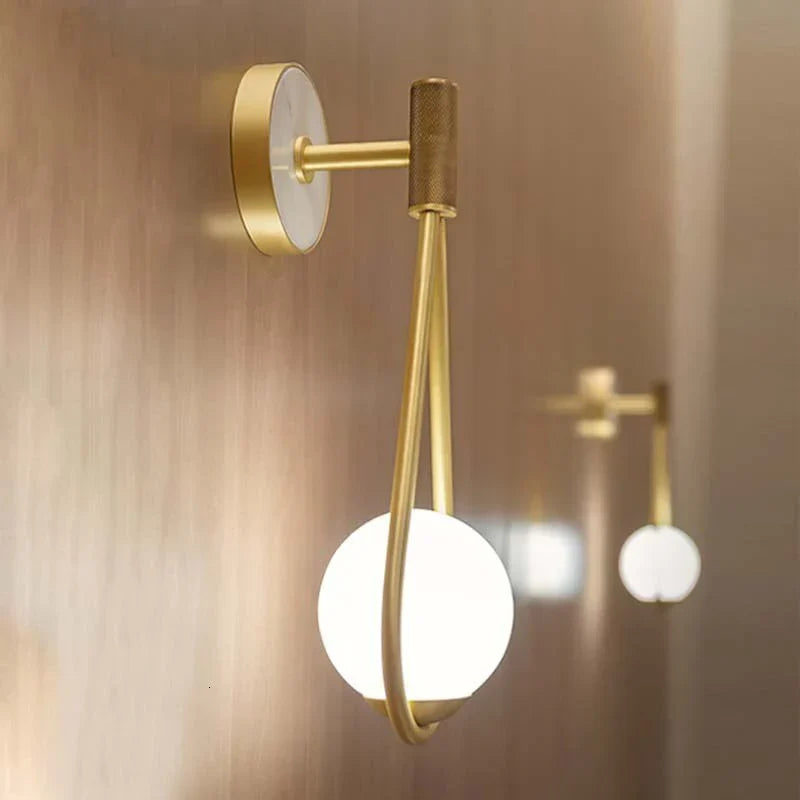 Goldene Tropfenlampe