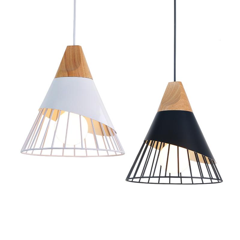 Lampes suspendues en bois industrielles nordiques