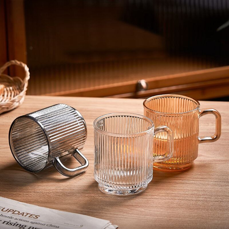 Tasse en verre à rayures verticales de style japonais