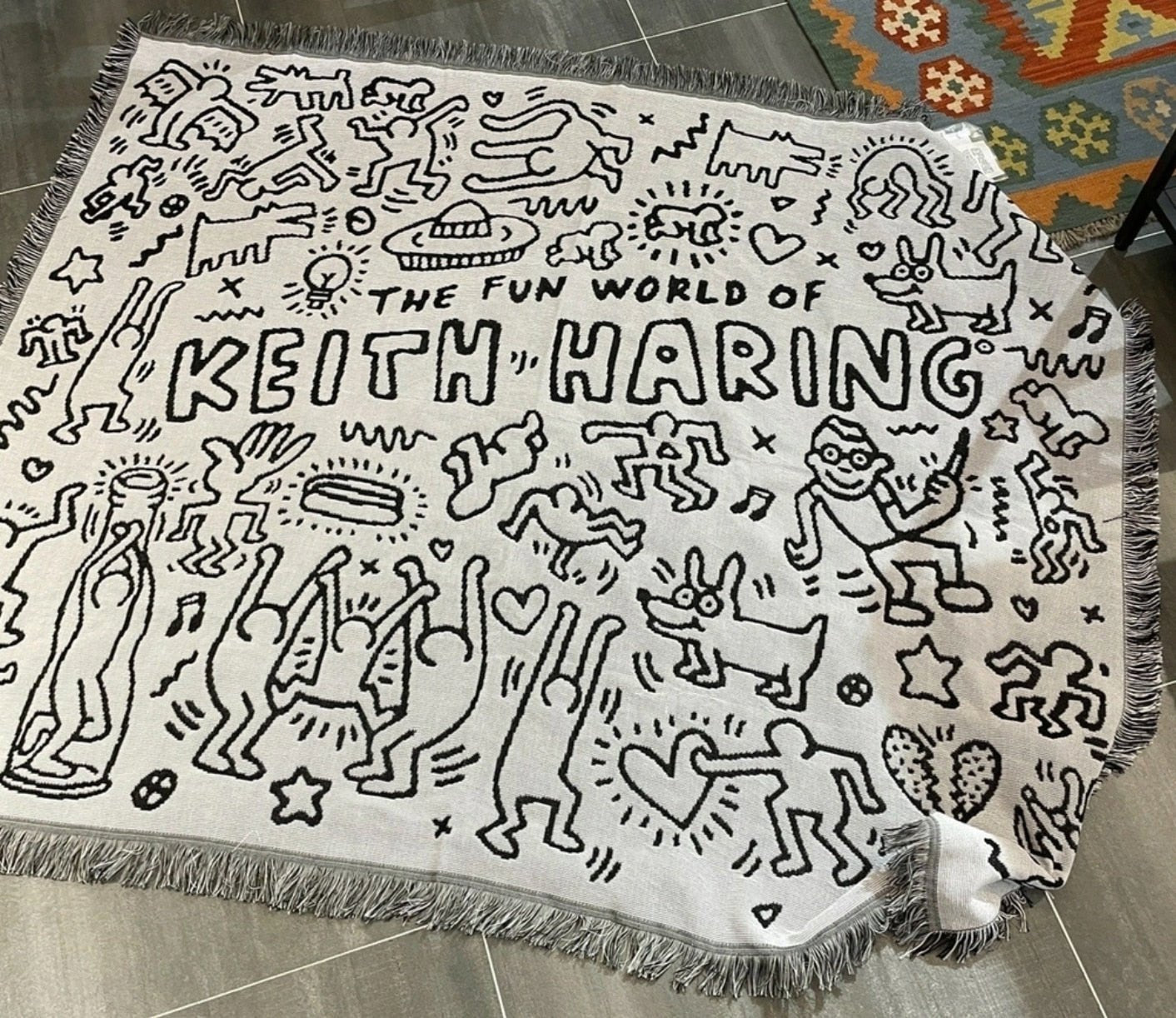 Coperta a forma di puzzle di Keith Haring