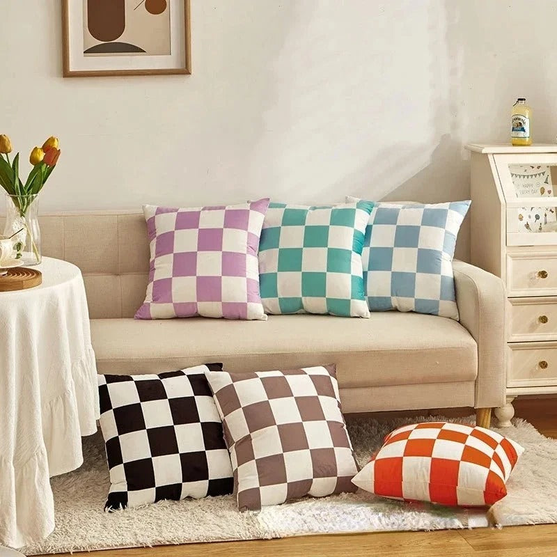 Housse de coussin à carreaux en damier tendance – Décoration rétro pour n'importe quelle pièce