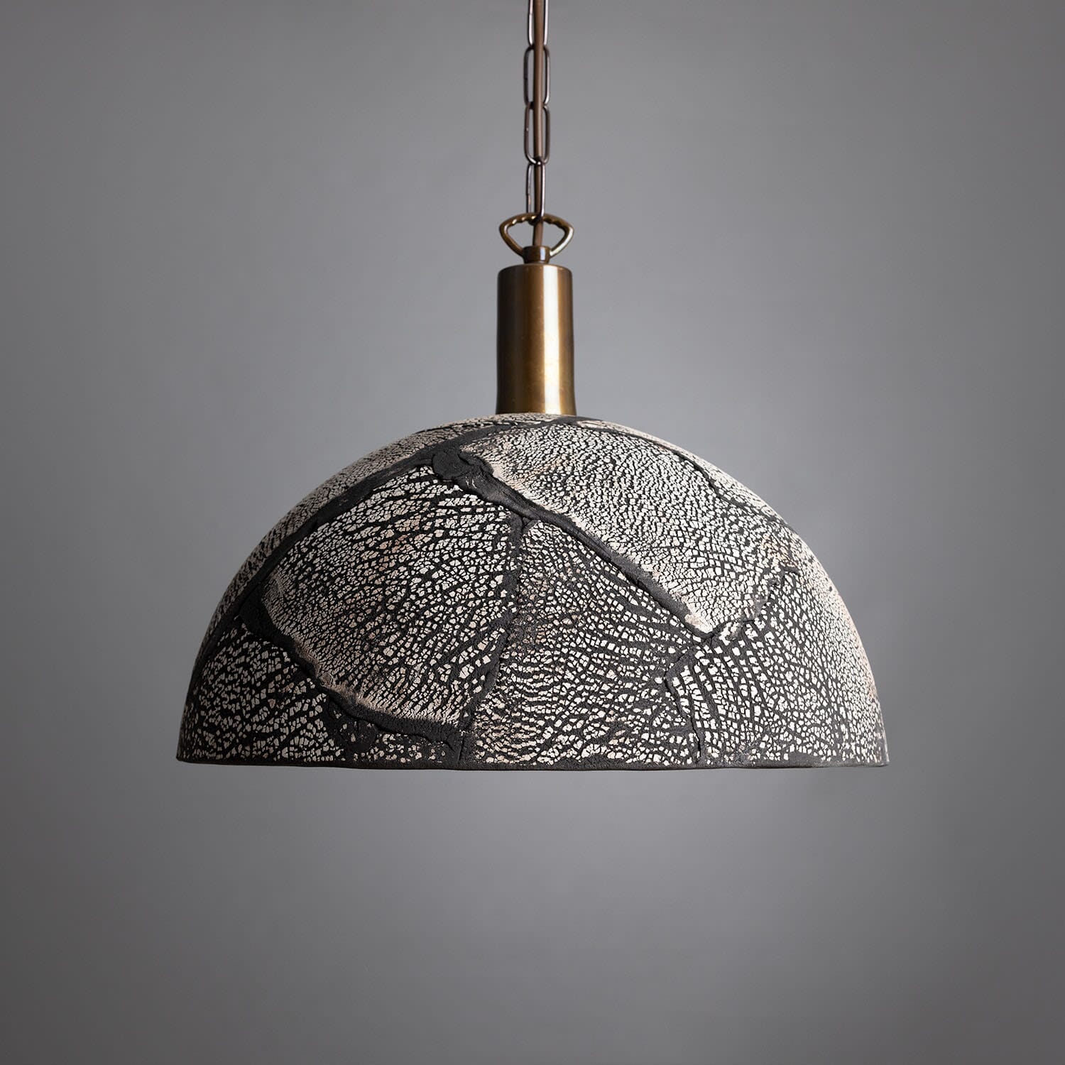 Kauri Organic Ceramic Dome Pendant Light 37cm, Czarna Glina