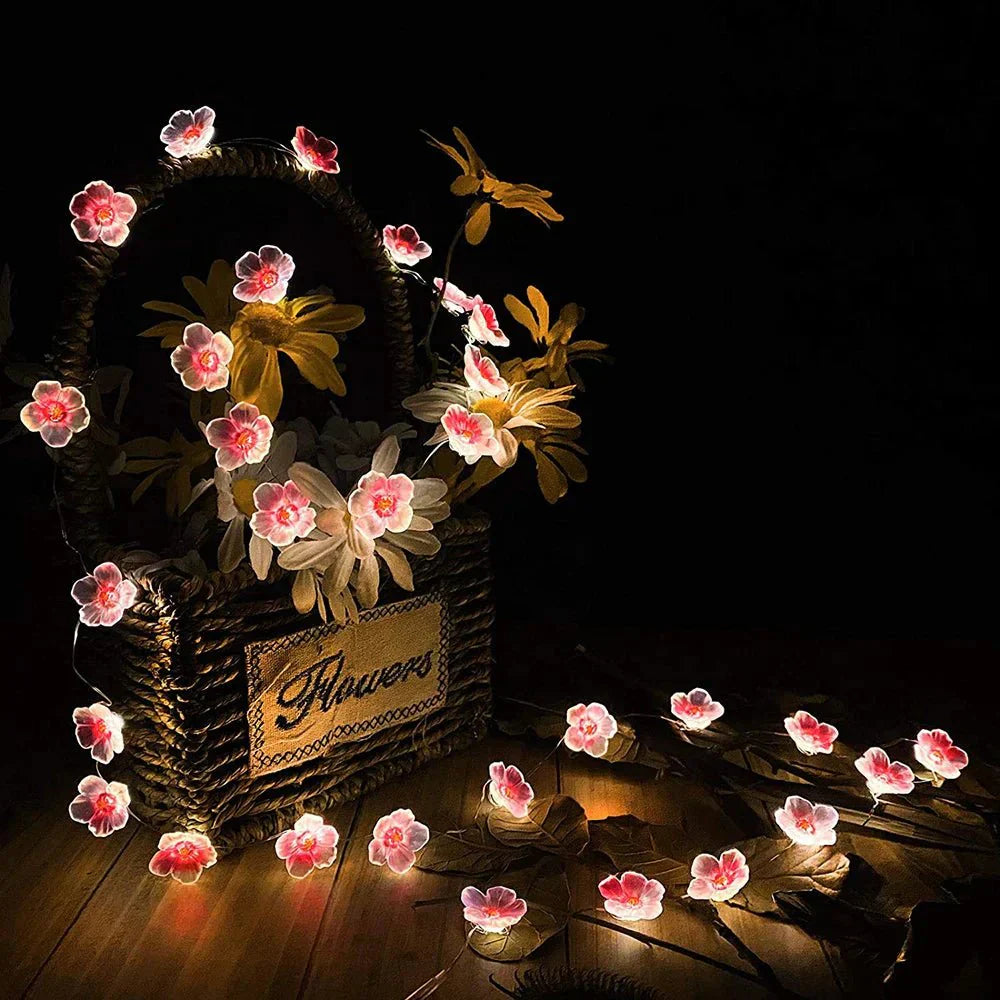 Guirlande lumineuse féerique en fleurs de cerisier roses