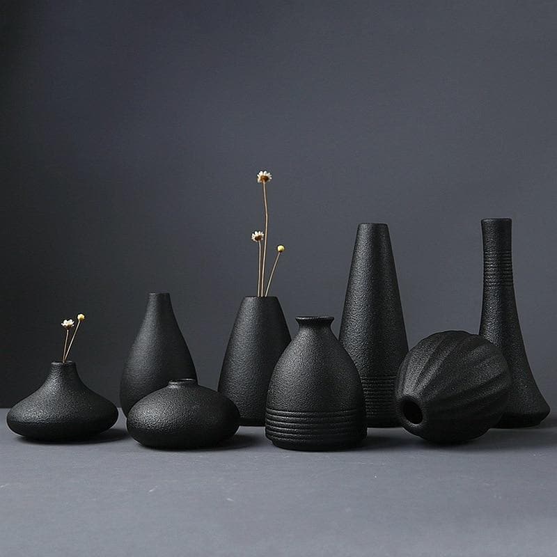 Vases en céramique texturés noirs comme la nuit