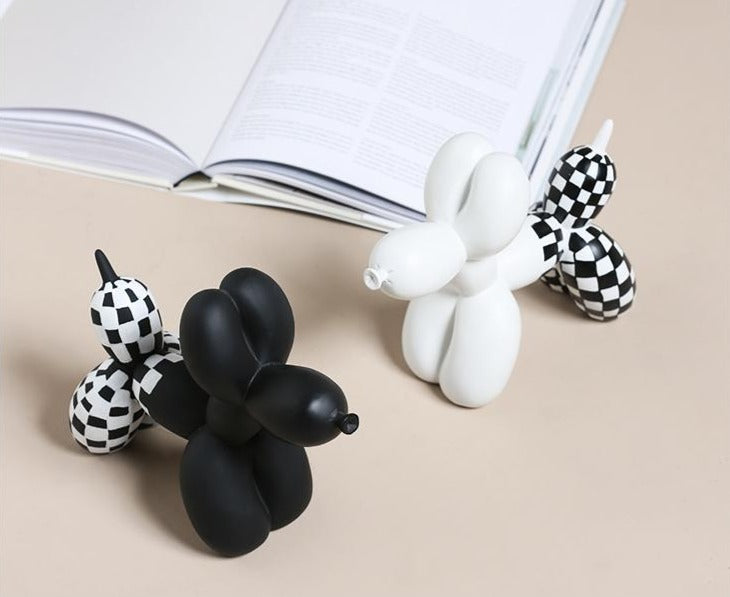 Cão Balão Deluxe Preto e Branco - Resina Pintada à Mão