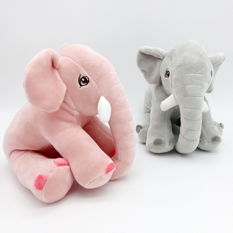 Bébé éléphant en peluche douce