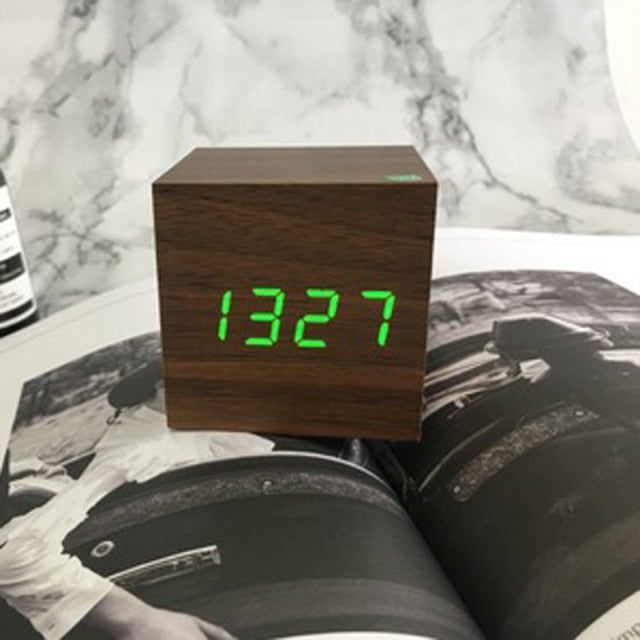 Nordisk röststyrd LED-väckarklocka – USB-laddningsbar, modern design med ljus display