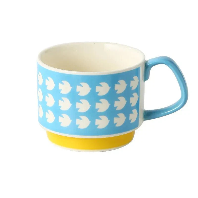 Taza de café apilable colorida del estilo retro