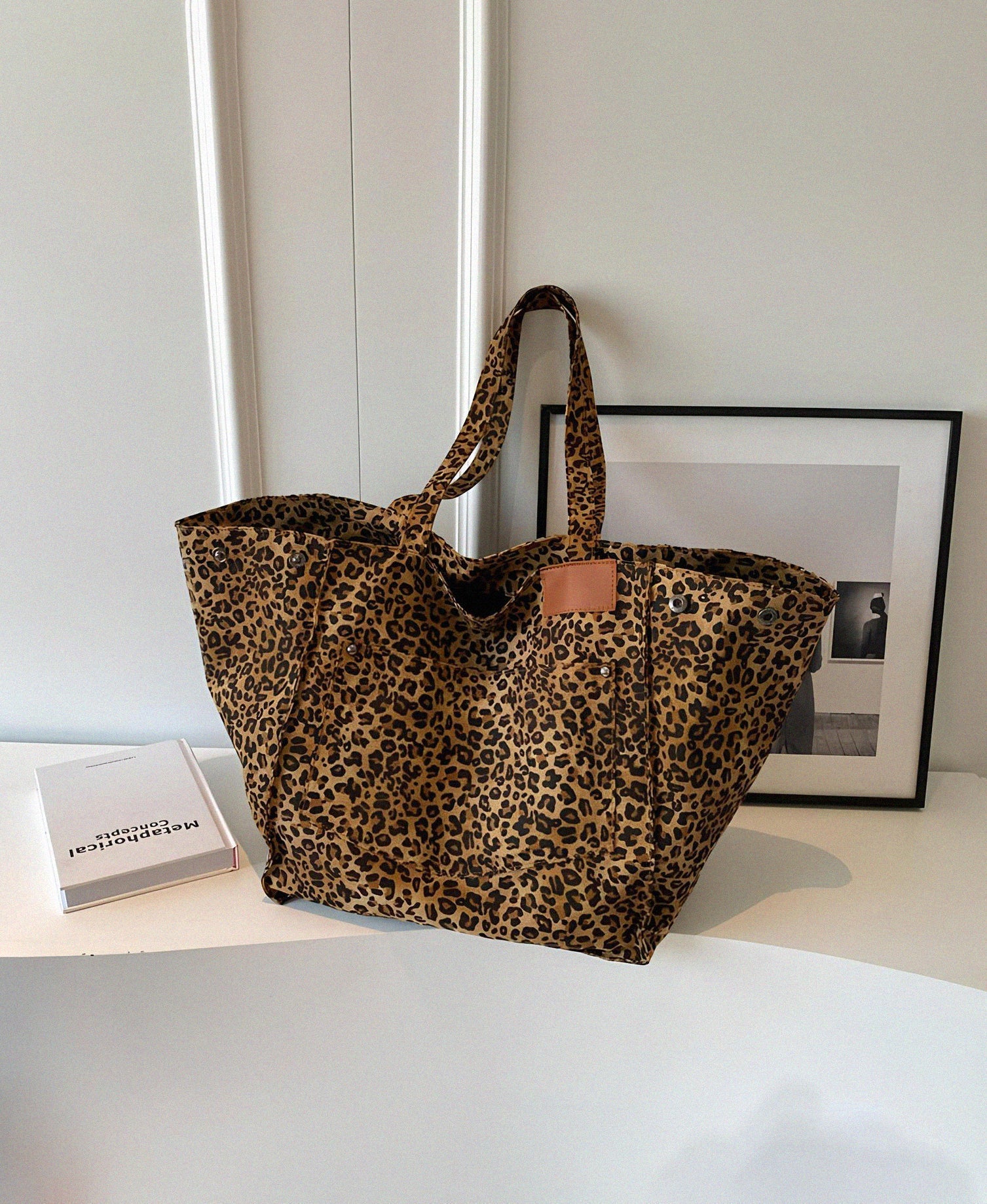 Grande borsa tote in tela leopardata